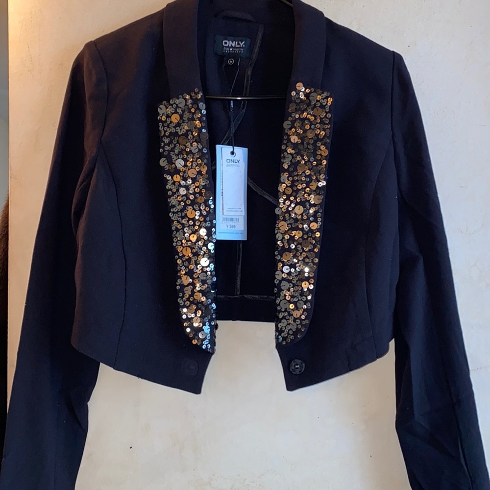 Black blazer with Sequin design on the collar size medium